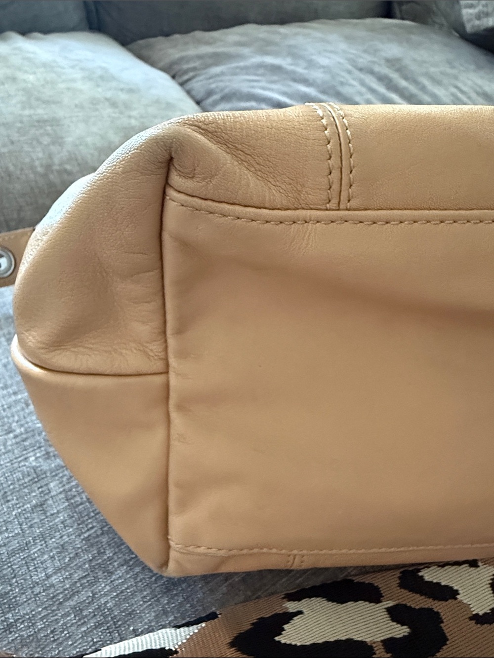 Longchamp Small Tan Leather Shoulder Bag - Picture 5 of 10